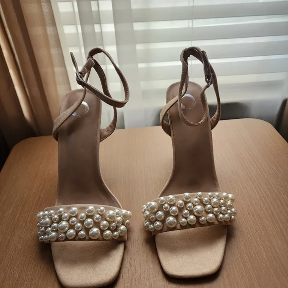 Journee Collection Tan Beige Microsuede Pearl Heel Sandals SZ 9.5 M - Picture 6 of 11
